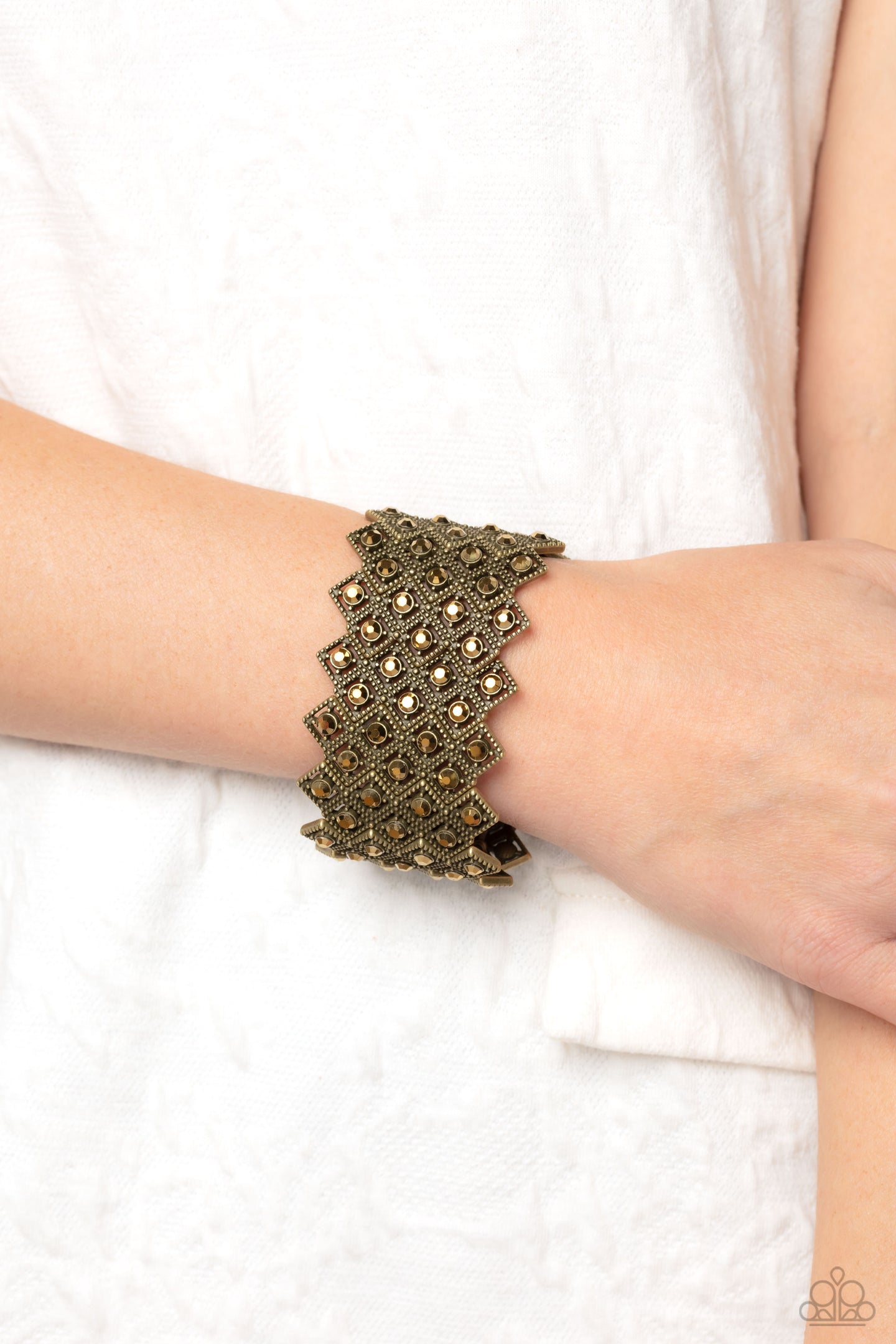 DECO in the Rough - Wide Brass Glittery Bracelet