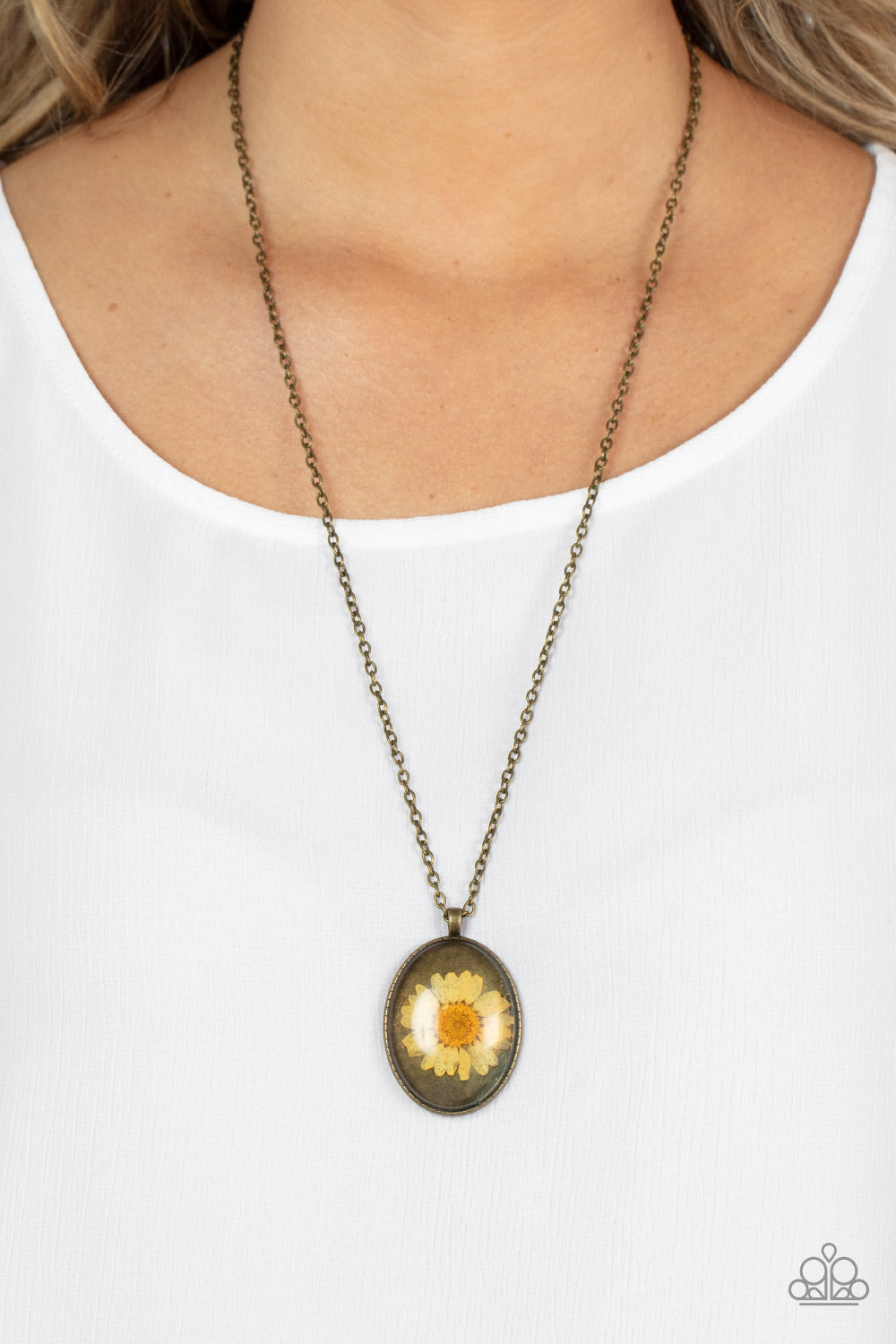 Prairie Passion - Brass Daisy Necklace